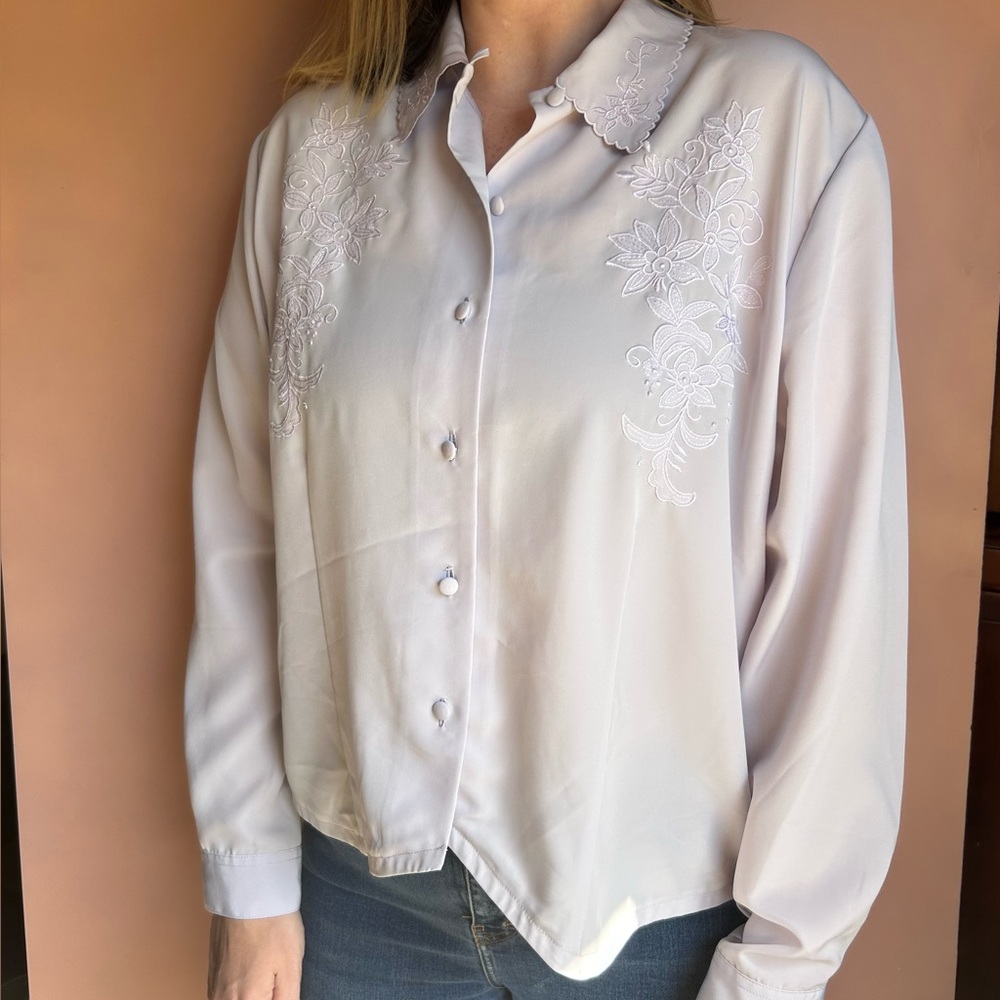Vintage Embroidered Blouse w/ Scalloped Collar